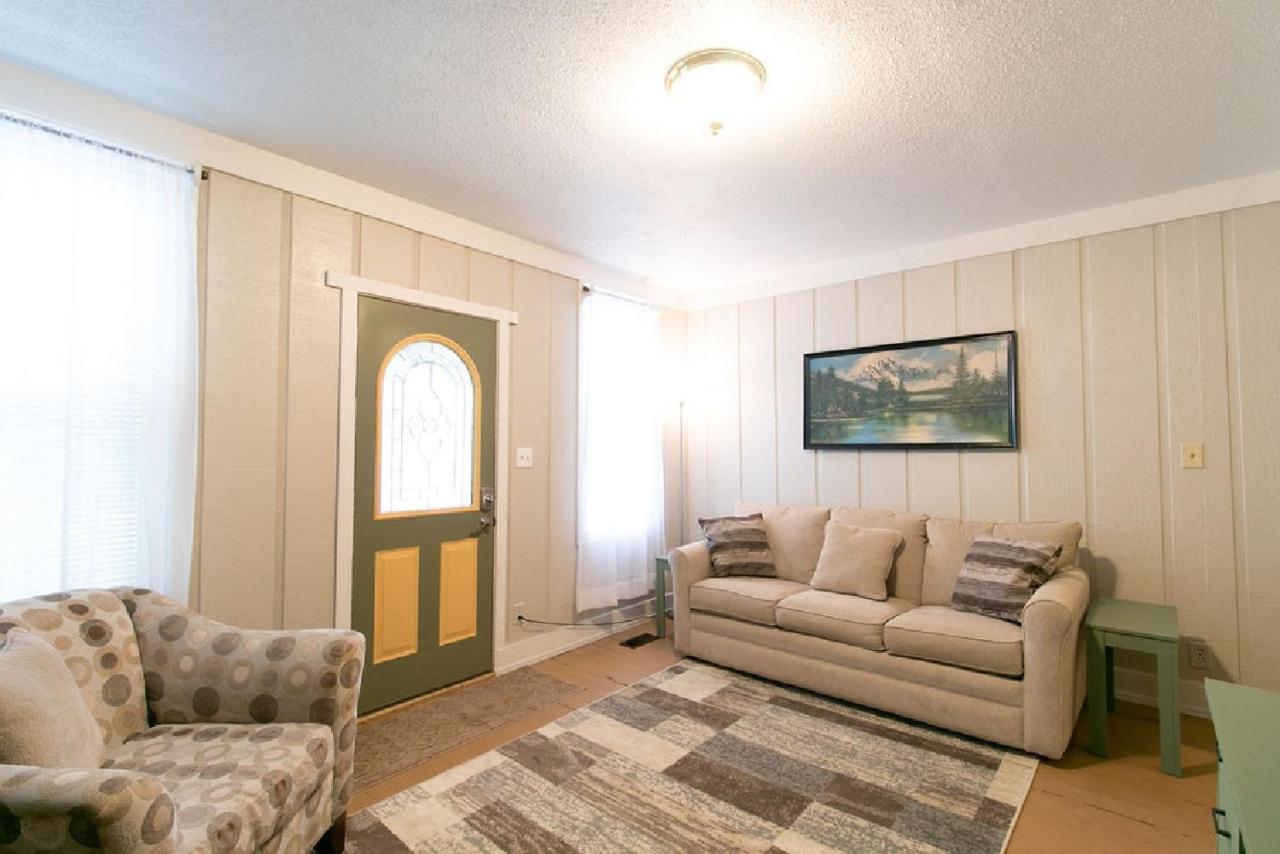 Downtown 2 Bedroom Cottage, Sleeps 6, Walking Distance To Honeywell, Downtown Restaurants, Shopping Wabash 외부 사진