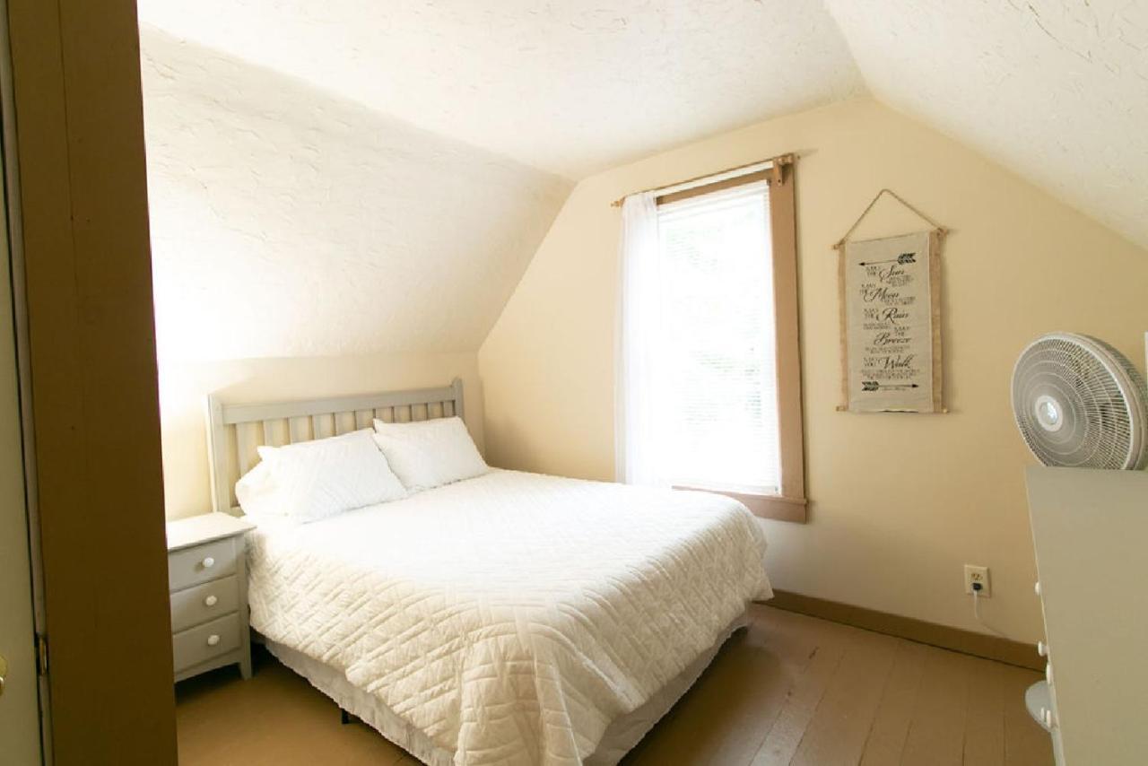Downtown 2 Bedroom Cottage, Sleeps 6, Walking Distance To Honeywell, Downtown Restaurants, Shopping Wabash 외부 사진